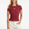 T-shirt met slim fit en geborduurd logo T-shirt met slim fit en geborduurd logo