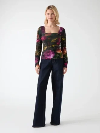 Top met plooien en zandkleurige print