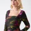 Top met plooien en zandkleurige print Top met plooien en zandkleurige print