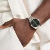 Tweekleurig analoog horloge Tweekleurig analoog horloge