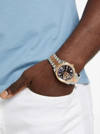 Tweekleurig analoog horloge