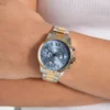 Tweekleurig en blauw chronograafhorloge Tweekleurig en blauw chronograafhorloge