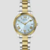 Tweekleurig en lichtblauw analoog horloge Tweekleurig en lichtblauw analoog horloge