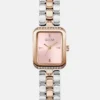 Tweekleurig rechthoekig analoog horloge Tweekleurig rechthoekig analoog horloge