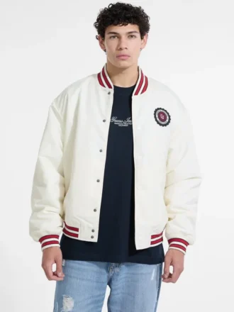 Varsity-jas met geborduurde patch