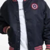 Varsity-jas met geborduurde patch Varsity-jas met geborduurde patch