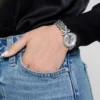 Zilverkleurig analoog horloge