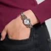 Zilverkleurig analoog horloge