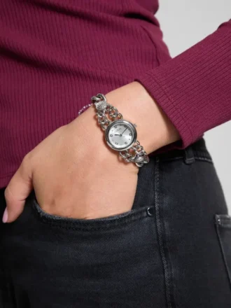 Zilverkleurig analoog horloge