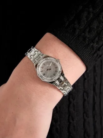 Zilverkleurig analoog horloge