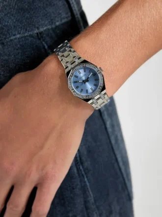 Zilverkleurig analoog horloge