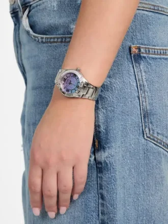 Zilverkleurig analoog horloge
