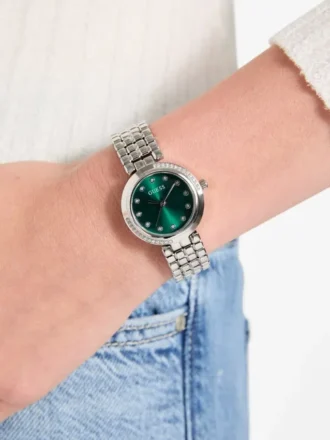 Zilverkleurig analoog horloge met groene wijzerplaat