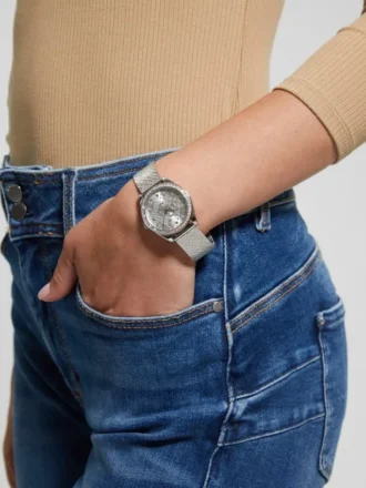 Zilverkleurig analoog horloge met mesh-band
