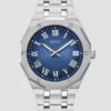 Zilverkleurig en blauw achthoekig analoog horloge Zilverkleurig en blauw achthoekig analoog horloge