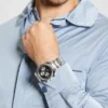Zilverkleurig en zwart multifunctioneel horloge