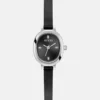 Zilverkleurig en zwart ovaal analoog horloge