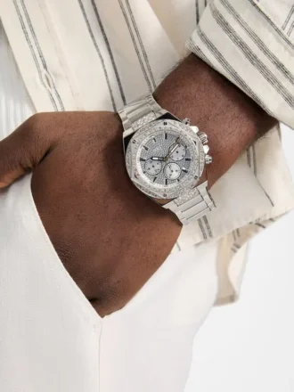 Zilverkleurig multifunctioneel horloge