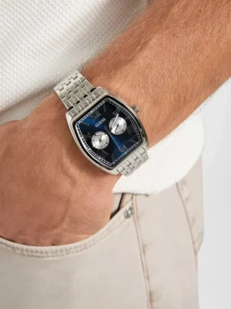 Zilverkleurig multifunctioneel horloge